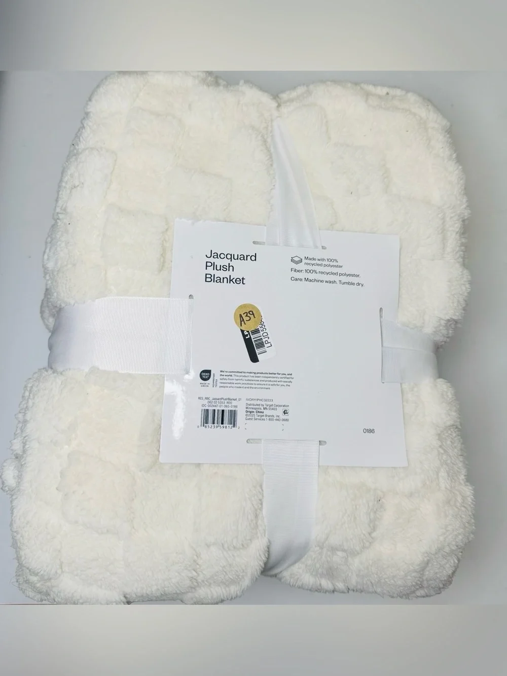 Room Essentials Jacquard Plush Blanket – Full/Quee